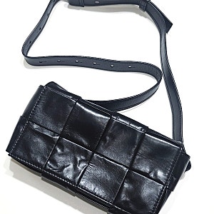 [BOTTEGA VENETA] 보테가 베네타 미니 카프스킨 레더 벨트 카세트백 후기/착샷/코디!