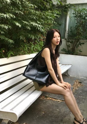 명품인 줄 알았는데 10만원대?장원영·카리나가 든 가방 5가지