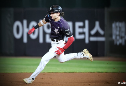 "2개 차였는데 이틀 만에 0이 됐다" 힐리어드, 9월 10홈런→41호 폭발…김도영과 홈런왕 공동 ....