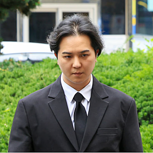 송민호 감옥은 피했다…병역법 위반 징역 1년에 집행유예 2년