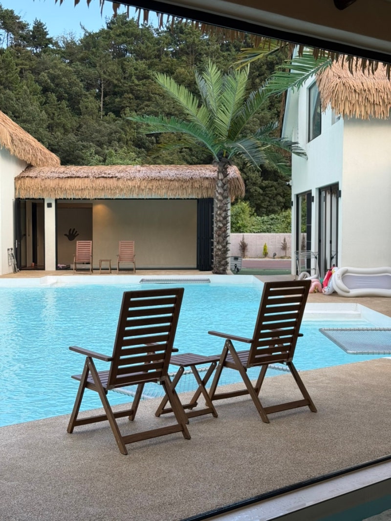 [Busan] Hibye Pool Villa Room 106 in Jangan-eup, Gijang / Crazy Bagel Cafe in Gijang