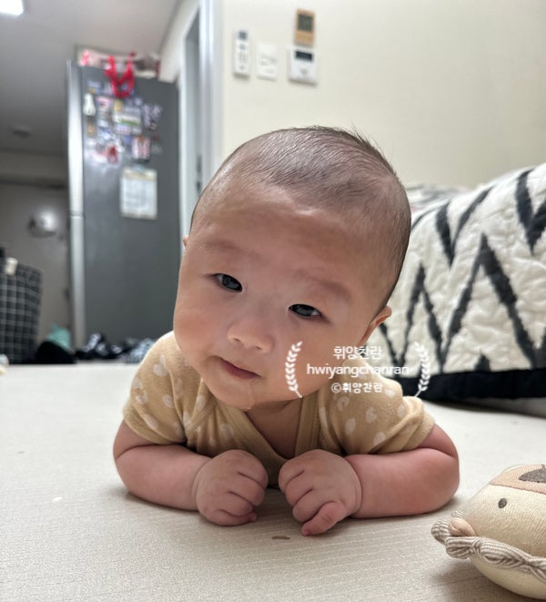 침쟁이 아기, 신생아 침 많이 흘리는 이유? 침독 관리하는 방법