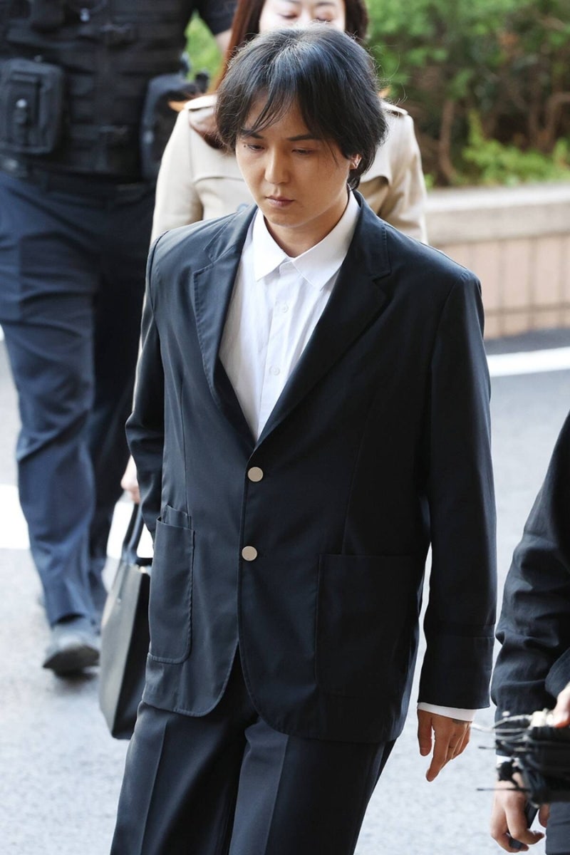 「“102일 결근 송민호, 오늘 법원 판단 나온다”…징역 1년6개월 구형, 실형 나올까」