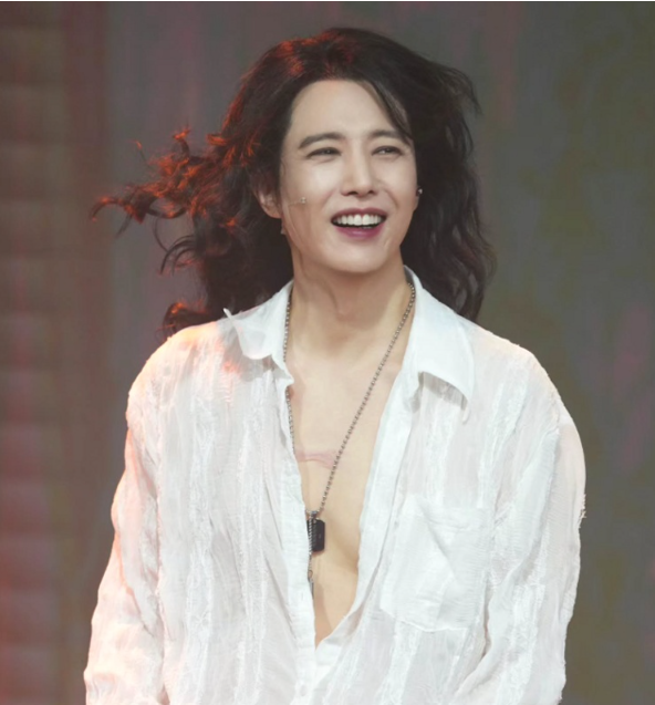 57세라니 말도 안 돼...35년째 시대를 앞서가는 '탑골 GD' 양준일 파격 근황