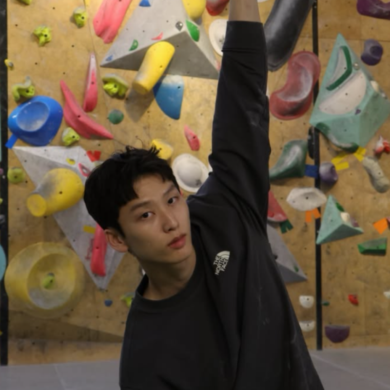 "There's also a national athlete Lee Do-hyun, not just the actor?" Lee Do-hyun's Profile: Age, Height, Education, Family, Sports...