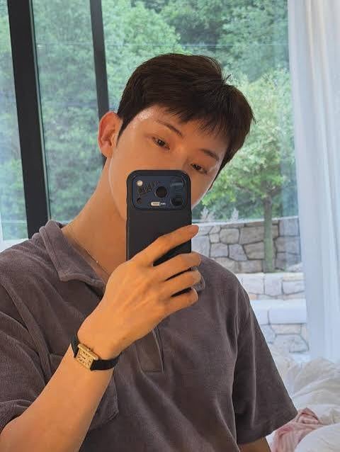 "8년의 사랑", "재결합 열애설"…조권·구용규 '동성 커플설' 팩트체크 해봤습니다.
