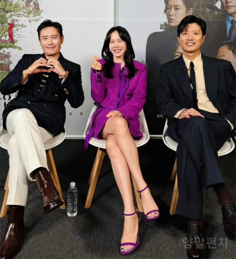Her Face is Top-Tier, But Son Ye-jin's Pictorial Fashion Becomes More Disappointing the More Glamorous It Gets