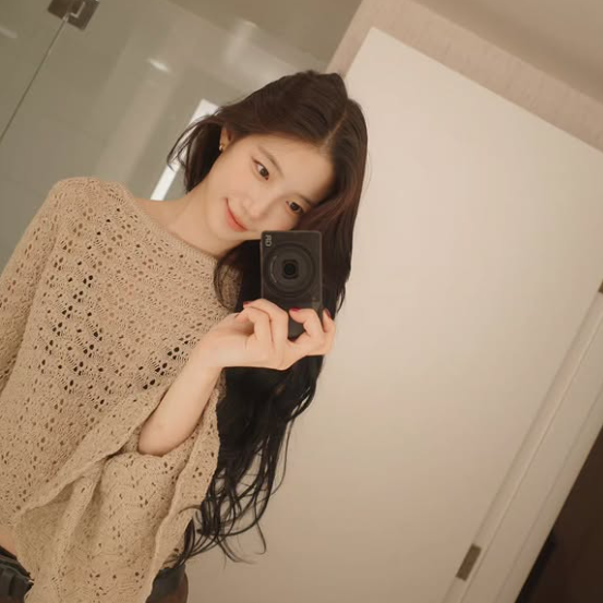 "건축학개론 수지 부활?" 수수하고 청순한 여친짤로 레전드 찍은 연예인 패션