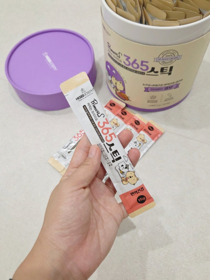 프리미요 고양이 짜먹는 365스틱 영양제 100회분, 노묘 3마리 급여 후기