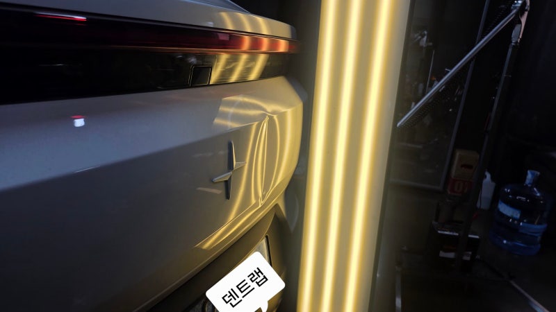 청주 덴트｜폴스타4 트렁크 캐릭터라인 손상, 글루·로드 병행 무도장 복원