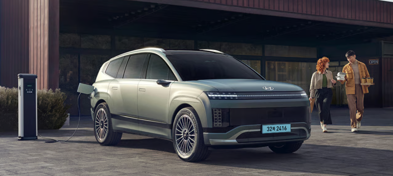 EV9이 너무 커서 망설였다고요 현대가 3열에서 다시 계산한 플래그십 대형 전기 SUV 아이오닉 9
