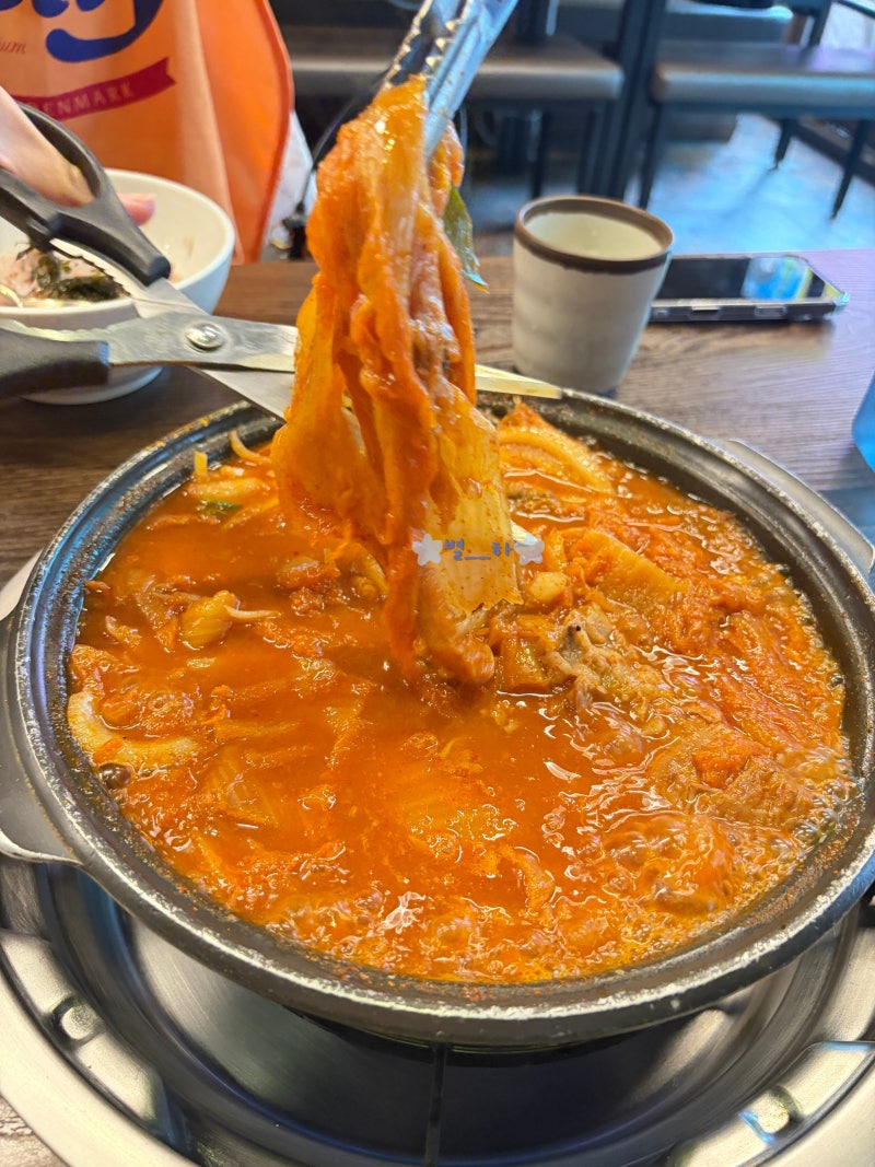 부산 서면 맛집 묵은지돼지김치찌개 돼지김치찜 맛있게 먹고 온 후기
