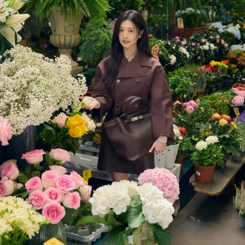 Jung So-min's Longchamp Le Smart Bag: "Only the leather is different, but it's 400,000 won?" I saw a shopping bag of the same size for 2.02 million won.