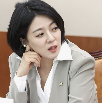 "연예인 행사비보다 적어 무보수인가" 배현진 국회의원, 박진영 대중문화교류위원장 수당·....