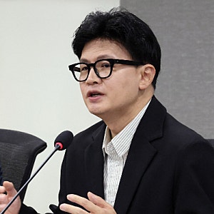 한동훈 "3억 피아제 시계" 노무현 피해자 신화 20년…민주당 향한 정면 돌파