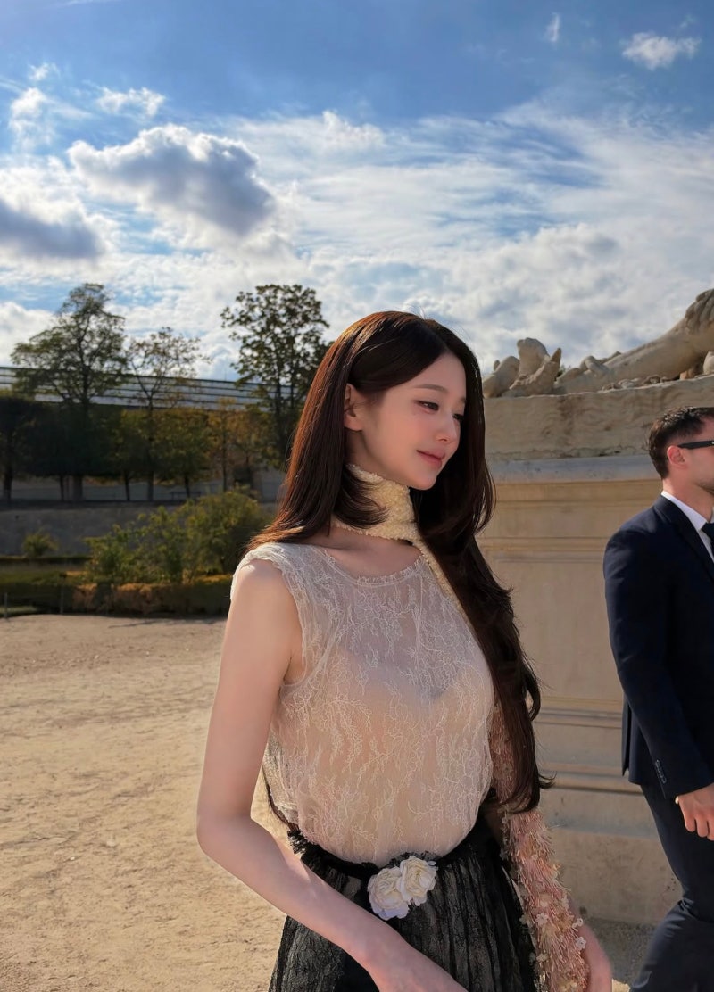 "이번 패션위크 베스트 아닌가요?" 런웨이 그대로 입고 첫 디올쇼 나선 장원영