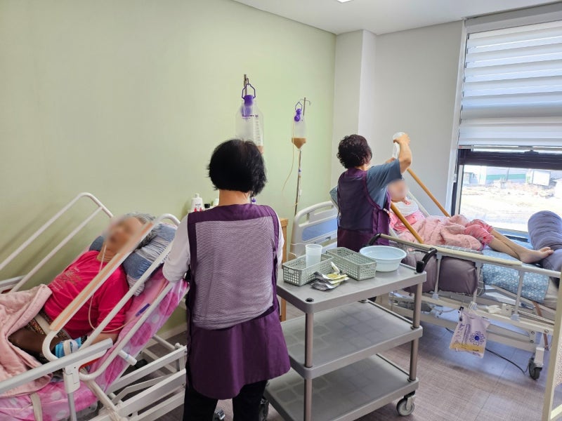 "간병비 나오는 보험이라던데.." 간병인보험, 보호자 없는 병동에 입원하면 왜 못 받을 수도 ....