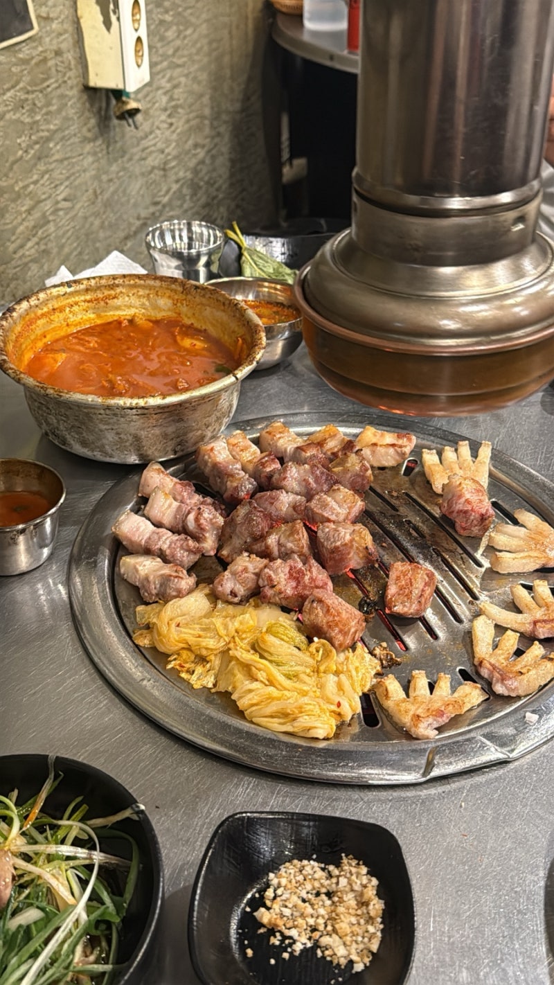 제주 함덕 맛집 깡촌흑돼지 함덕본점 | 연탄불에 구워주는 흑돼지 근고기, 김치찌개