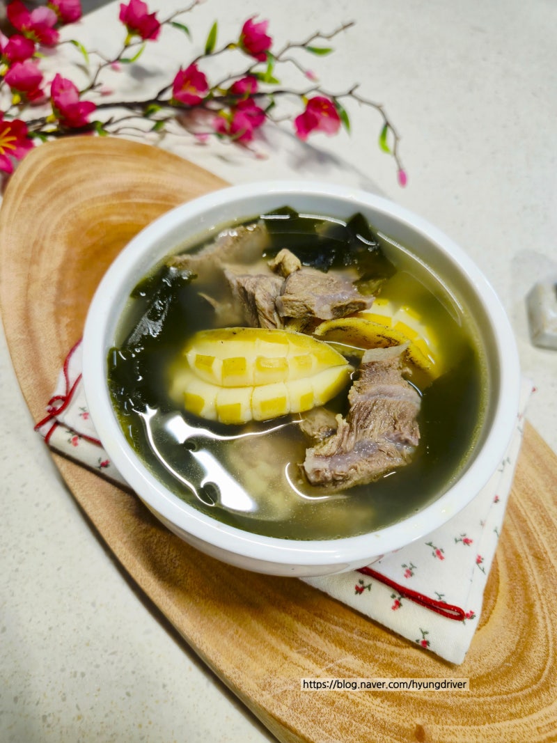 소고기 전복 미역국 맛있게 끓이는 법 부위와 전복 손질법 동영상 소고기 미역국 황금레시....