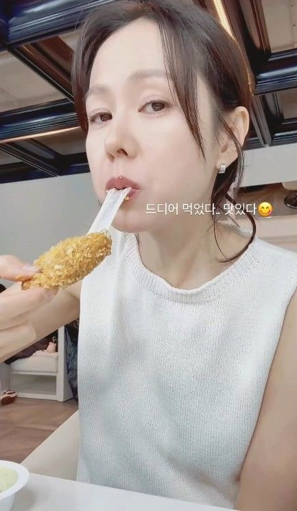 SNS에 올린 손예진 먹방, 日 쩝쩝 논쟁까지 커진 이유 확인해보니