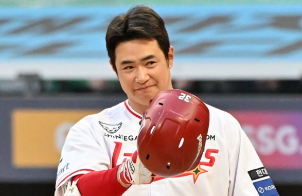 김재환 통산 300홈런 달성 SSG 이적 첫해 만든 특별한 기록