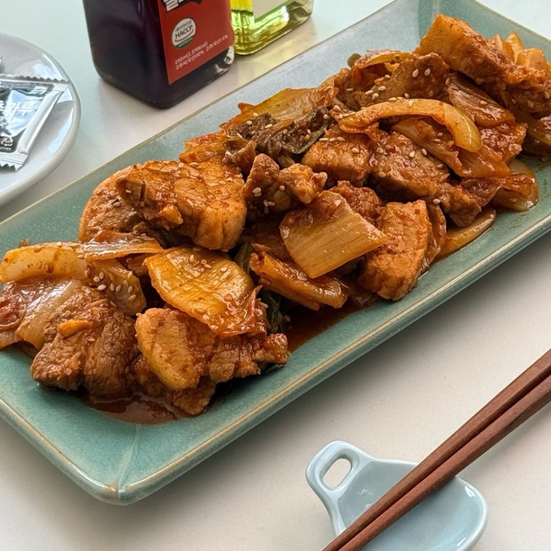 김치제육볶음 재료 한꺼번에 다 넣지 마세요! 김치부터 볶는 매콤김치제육 레시피