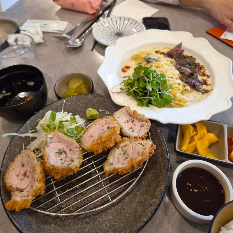 [기흥 롯데아울렛 맛집]연남토마, 웨이팅 할 정도는 아니지만 돈카츠랑 파스타 냠냠