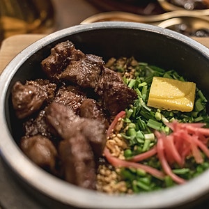 한남동 맛집 타닥타닥 솥밥 더룸 / 이태원 데이트하기 좋은 곳 / 스테이크, 전복솥밥 후기