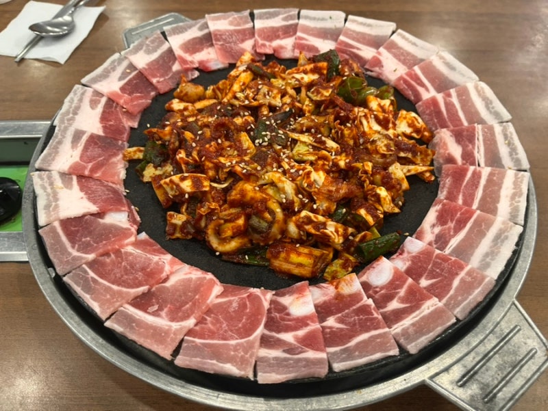 Haeundae Jjunak House Main Branch, a Haeundae Restaurant with Delicious Spicy Stir-fried Pork and Octopus