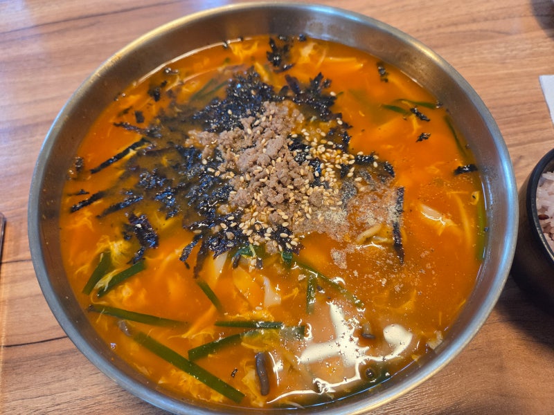 강릉역 맛집 까치칼국수, 꾸덕한 장칼국수와 육즙 가득 대박교자만두