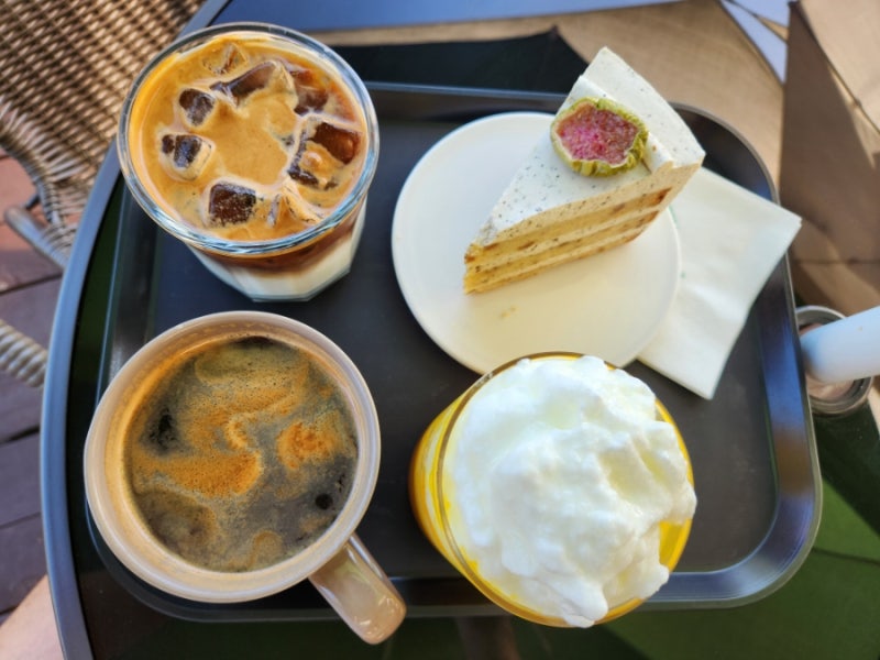 경주 보문단지 카페 야드 커피, 1층 테라스에서 즐긴 가을 카페