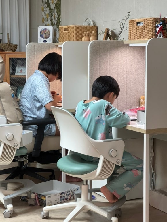 거실공부방 7년차, 아이들 책상은 결국 이걸로 정착했어요! 데스커 독서실 책상