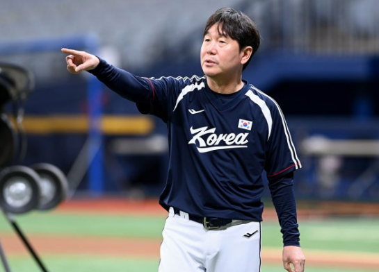 "대표팀 임무 끝나자 한화 이름이 나왔다" 류지현, WBC·AG 거쳐 KBO 복귀설…김경문 계약 만료....