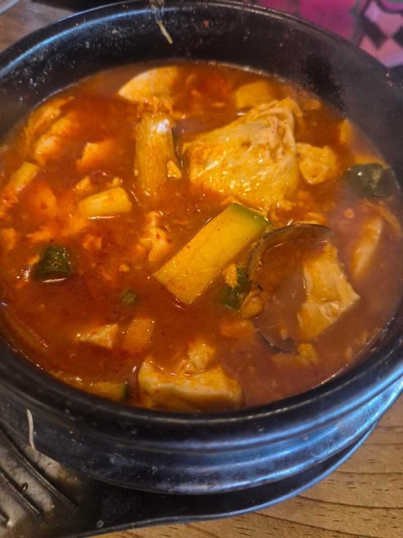 청주 율량동 삼대째손두부 얼큰순두부 & 두부해물뚝배기 점심 후기 (주차, 셀프바)