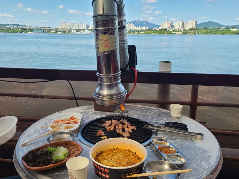 양화한강공원 맛집 아리수만찬 선상 바베큐 한강뷰 삼겹살 낭만 후기