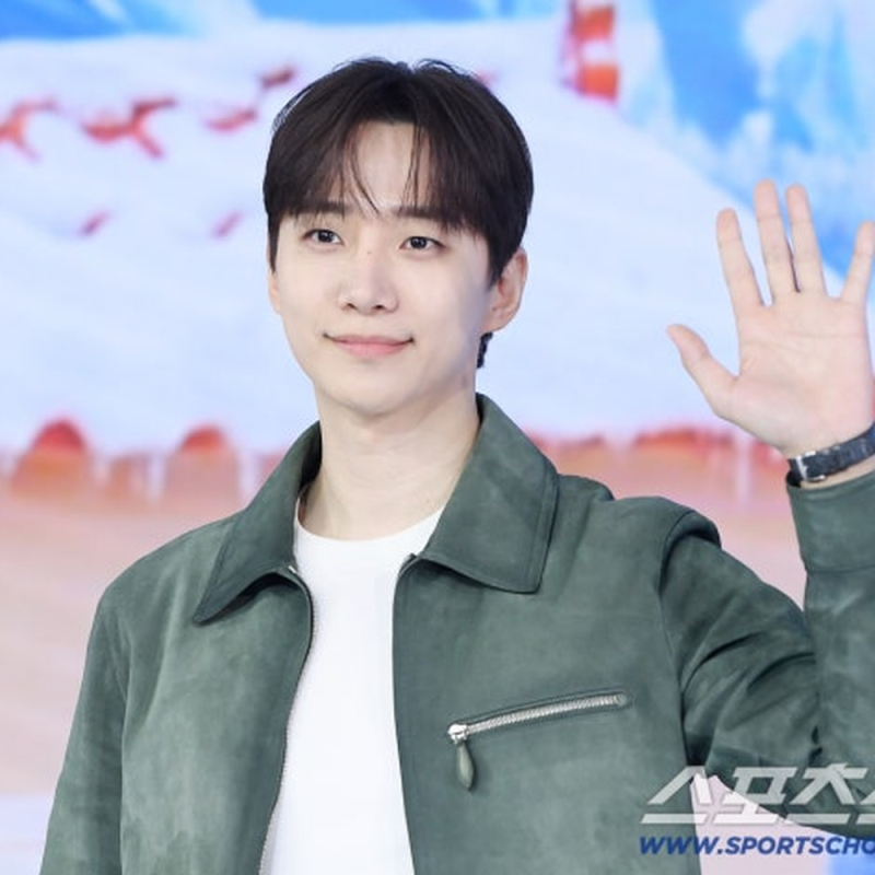 Lee Junho's Porsche Vibe in Seoul and His Confession of 12 Nights of All-Nighters During 2PM Days
