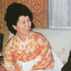 딸 박근혜가 52년 만에 공개한 아버지 박정희의 편지 “내가 맞고 어머니가 살았더라면…” ....
