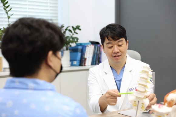 대구 남구 정형외과, 어깨가 무겁거나 팔 움직일 때 아프신 분들이 고려하셔야 할 것들.