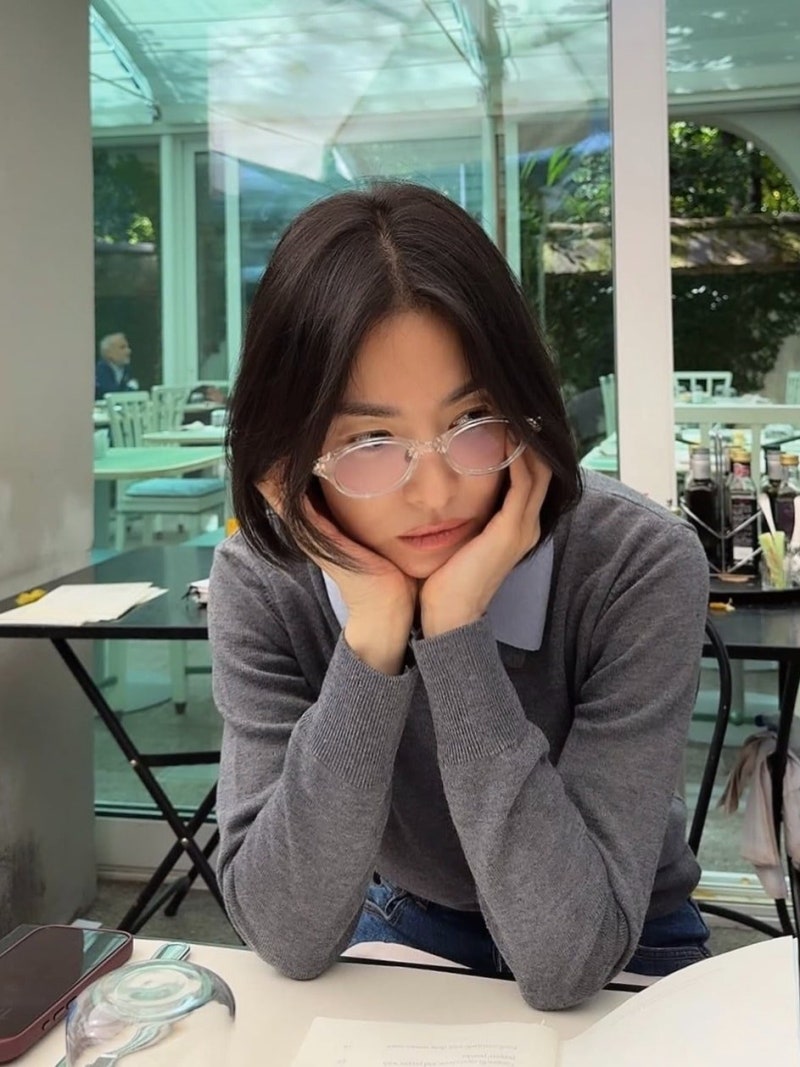 그레이 니트에 청바지뿐인데… 송혜교 밀라노 사복이 다른 이유