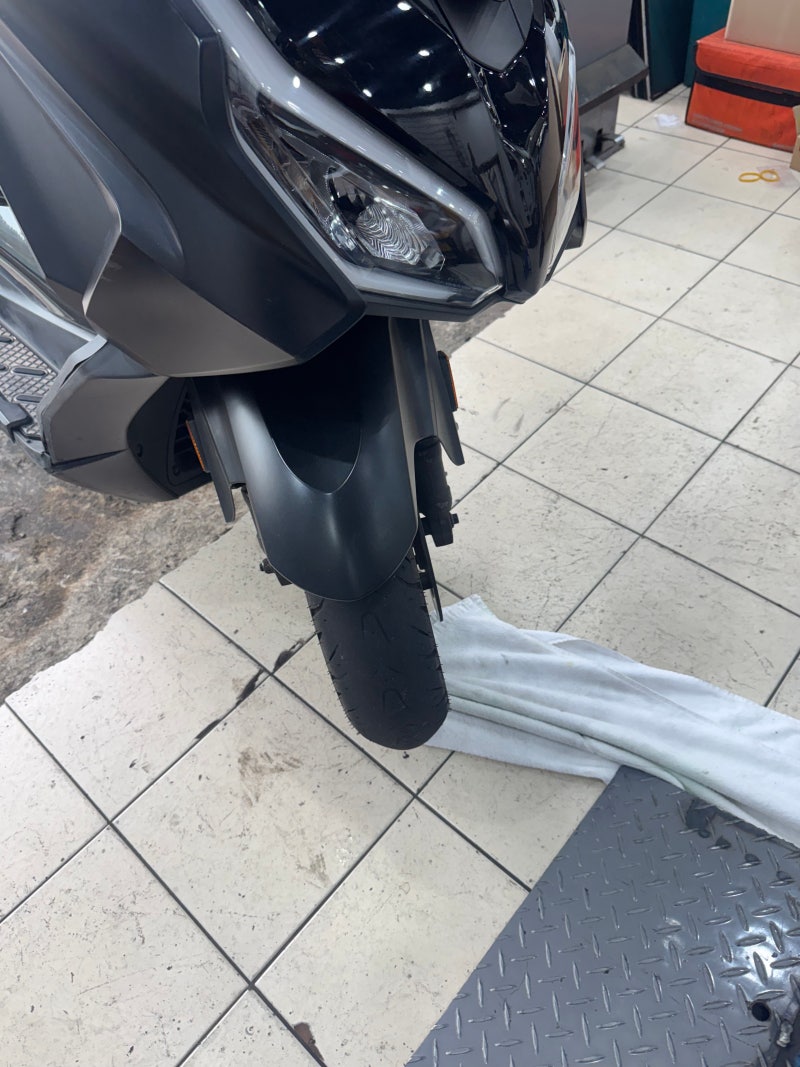 혼다포르자350 앞,뒤타이어교환, 열선그립장착, 혼다pcx125 뒷타이어교환 피렐리타이어 부산유....
