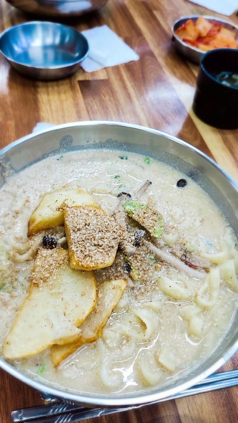 "국산들깨 고소함이 미쳤어요" 포항 영일대 손칼국수 맛집 별난국수, 온 가족이 만족했어요