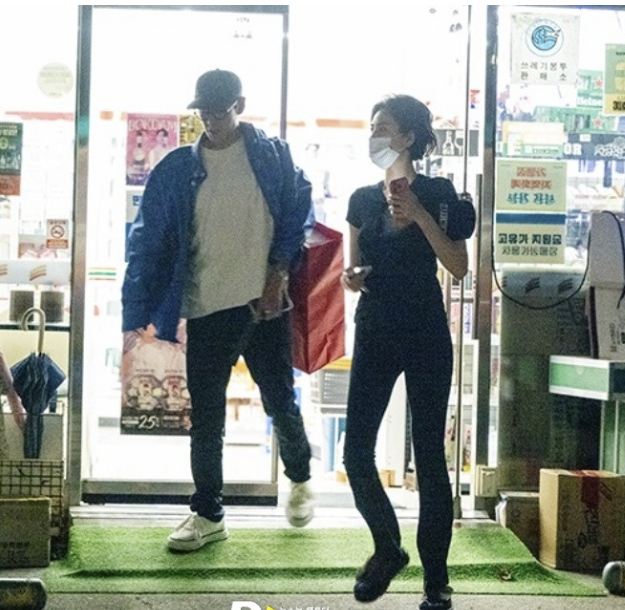 “선 얇고 예쁜 남자가”…탑?? 열애 인정한 나나, 이상형 듣고 보니 ‘납득된다?’