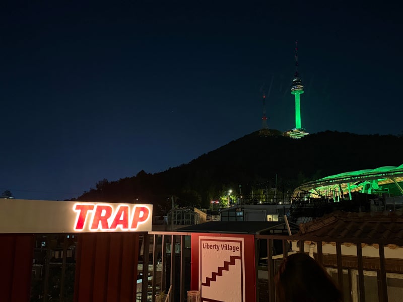 해방촌 남산뷰 카페 트랍루프탑에서 와인과 디저트까지
