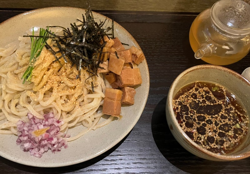 친절함과 깔끔함. 유자향이 지배적인 남천동 맛집 '소바재우재'