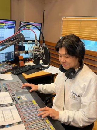 [반가운 복귀] "순디가 돌아왔다!" 이상순, '미주신경 기능 저하' 딛고 한 달 만에 라디오 DJ 컴....