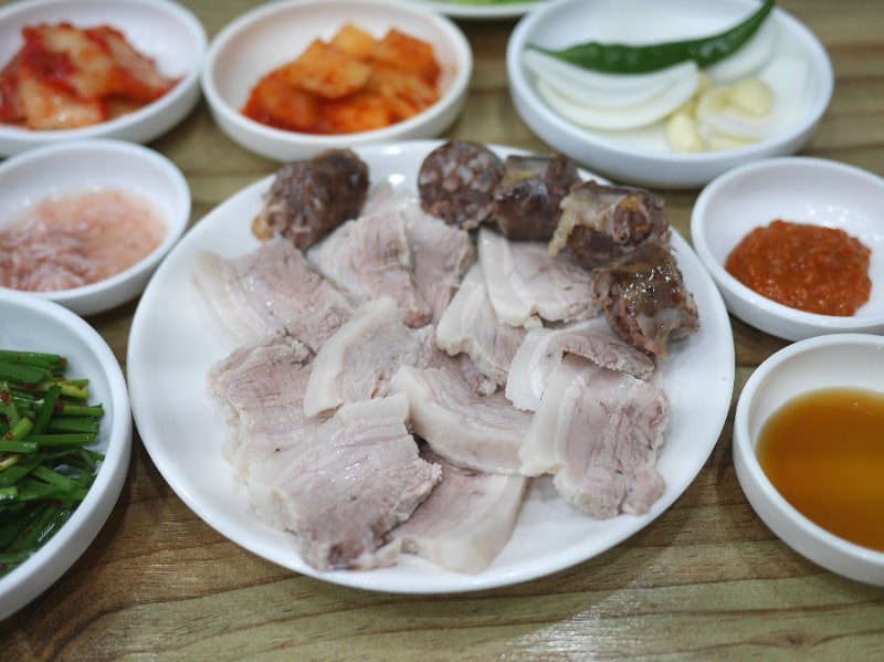 부산 초읍 연지동 돼지국밥 맛집 시민공원에서 멀지 않은 교통부돼지국밥 수육