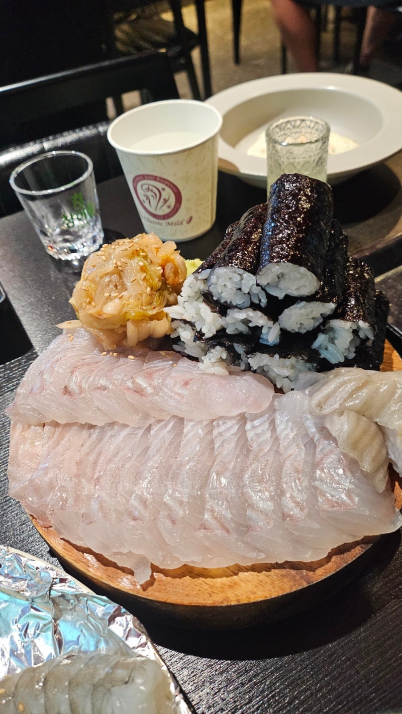청주 금천동 맛집 금천광장 술집 한국집 생새우회 광어 소금 김밥 먹어 본 후기