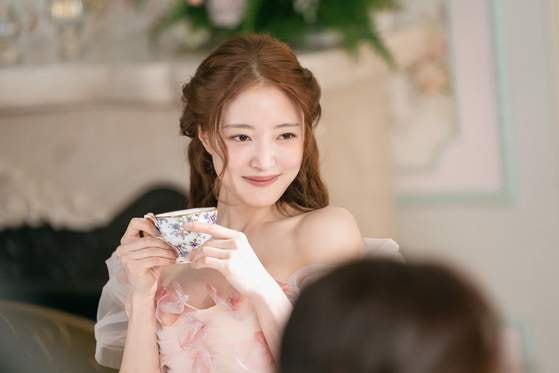 "디즈니 공주인 줄 알았더니 희대의 야망녀?!" '재혼 황후' 이세영이 라스타 스틸컷으로 보여....