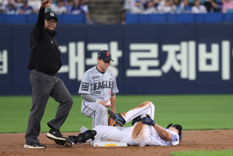 타율 1위 구자욱, 햄스트링 0.5~1㎝ 손상…삼성은 KT보다 PS를 먼저 봐야 하나