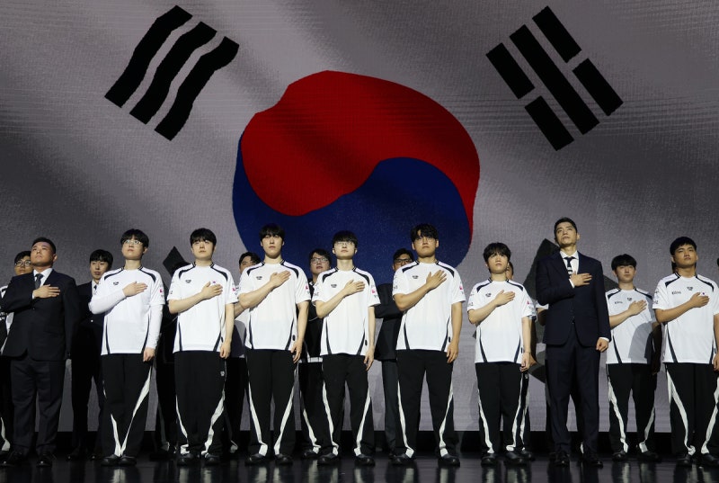 벤치의 페이커도 웃었다, 아시안게임 롤 두 번의 역전 끝 3대0 금메달과 남은 아시안게임 일....